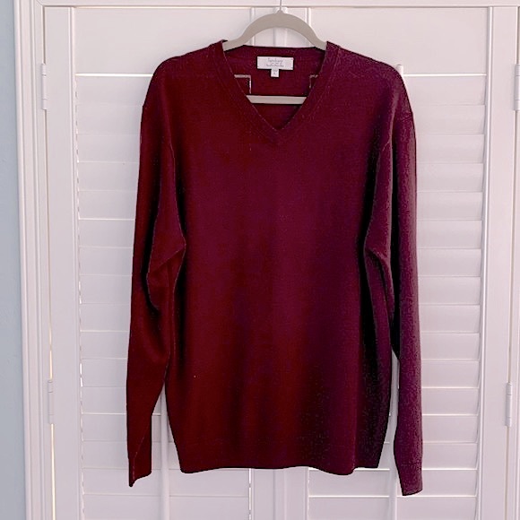 Turnbury Fine Merino Wool V-Neck Sweater - Picture 5 of 9